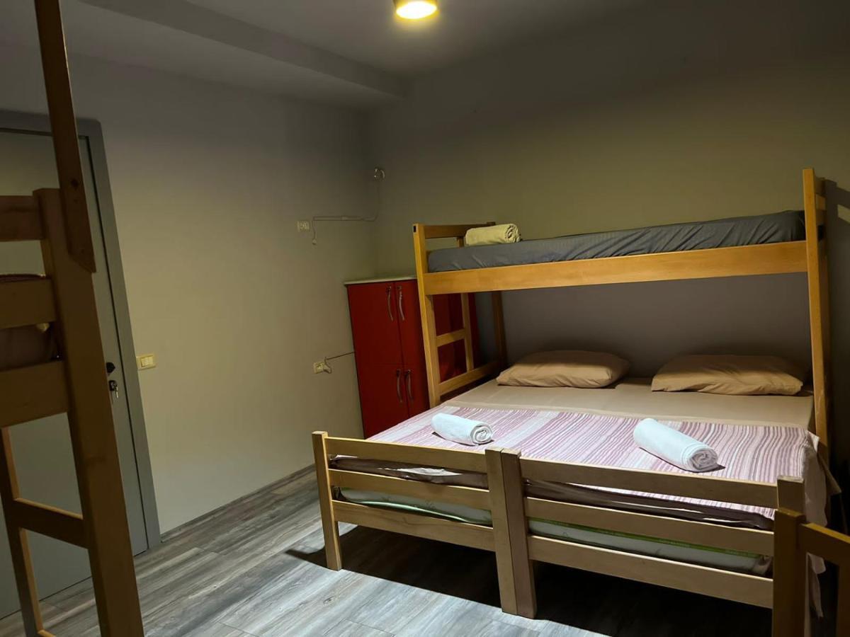 The Rooftop Hostel Shkodër Quarto foto