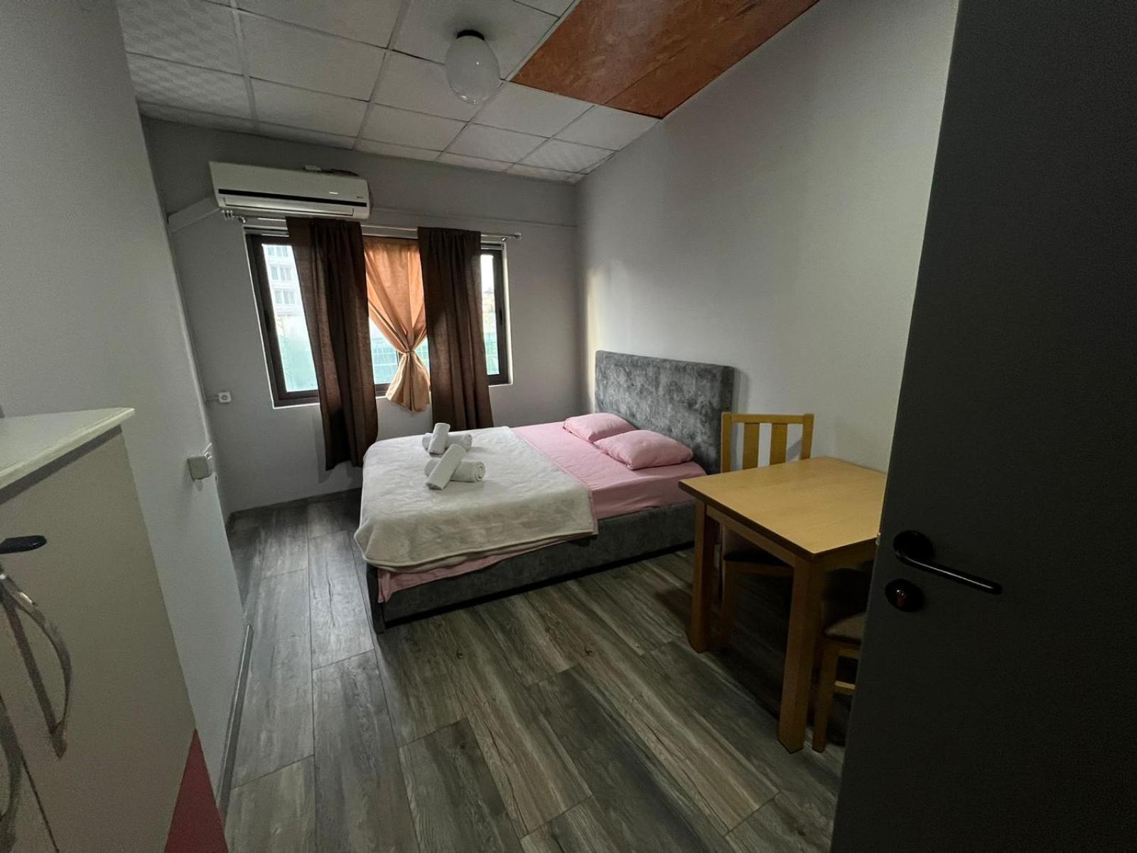 The Rooftop Hostel Shkodër Quarto foto