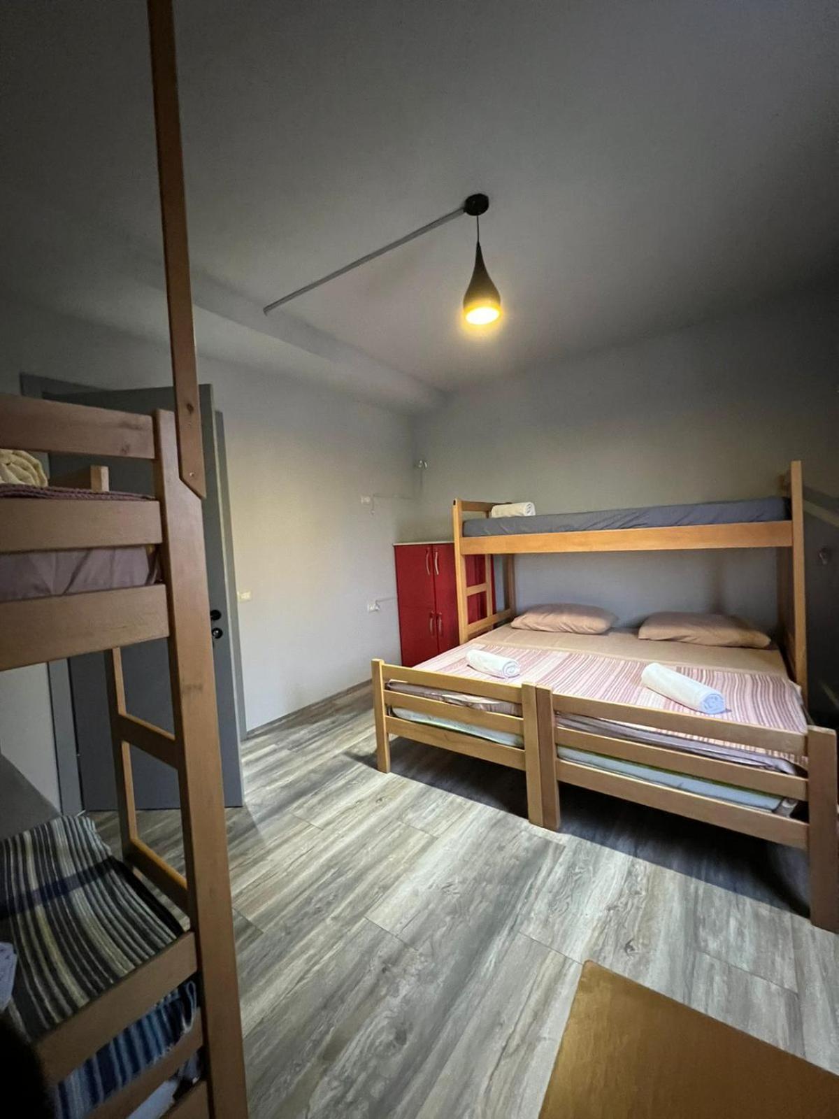 The Rooftop Hostel Shkodër Quarto foto